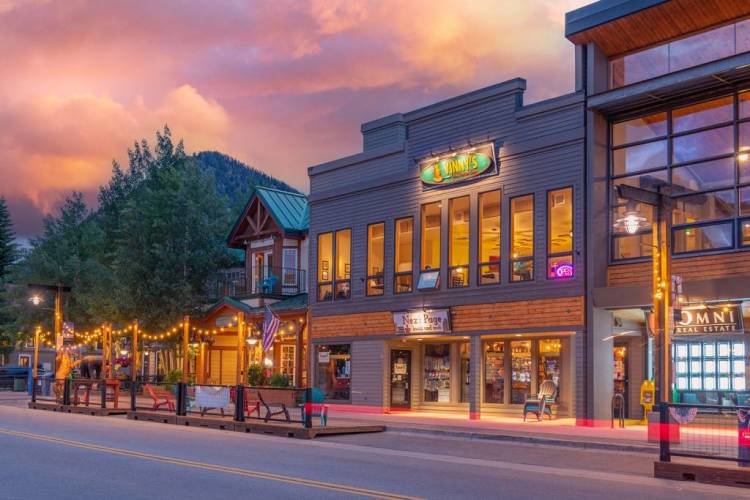 a view of vinny's restaurant from main street in Frisco, Colorado.